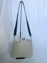 Load image into Gallery viewer, Kaitlyn Crossbody Flowers