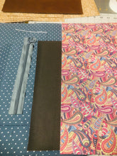 Load image into Gallery viewer, Paisley Flower Shoulder Bag