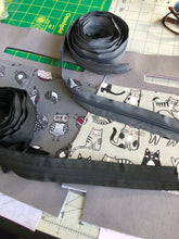 Load image into Gallery viewer, Kaitlyn Crossbody 2 Cats