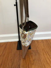 Load image into Gallery viewer, The Alyssa Crossbody Flowers Bag
