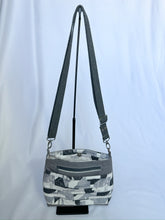 Load image into Gallery viewer, Kaitlyn Crossbody 2 Gray Geometric
