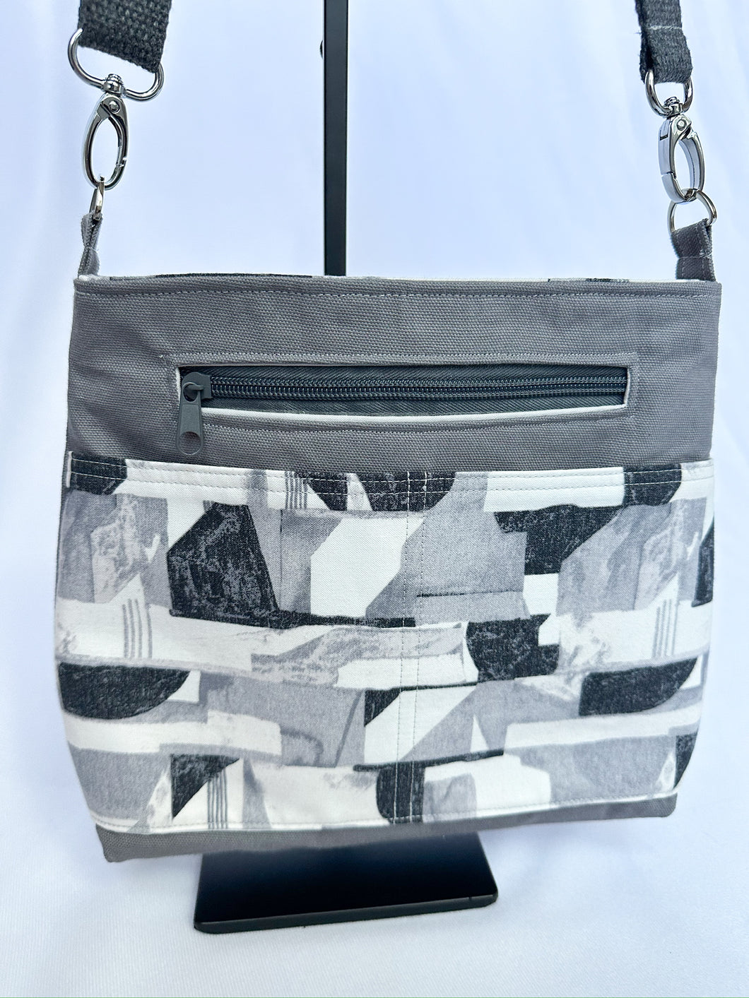 Kaitlyn Crossbody 2 Gray Geometric