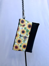 Load image into Gallery viewer, Sun Flower Wristlet
